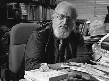 Uma imensa mesa de concreto flutuante invisível