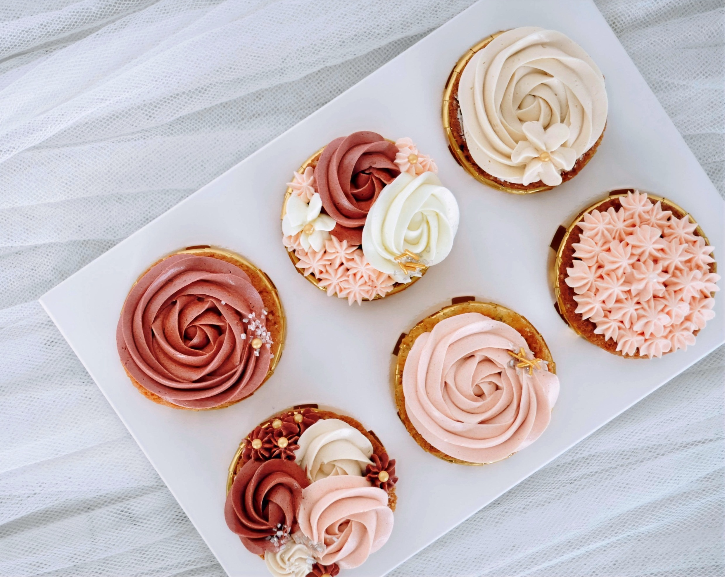 In Full Bloom Cupcake & Preserved Flower Bouquet Bundle