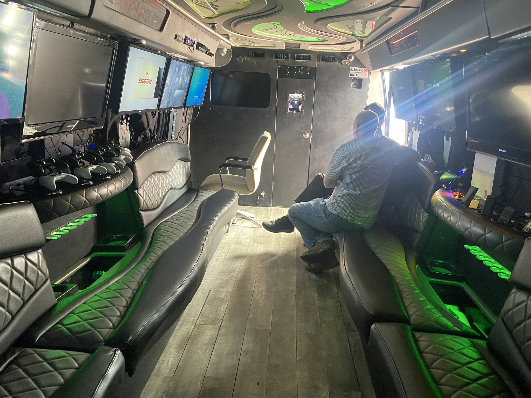 This is the best mobile video game truck bus in Los Angeles for