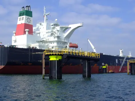 Petroleiro iraniano desafia bloqueio americano e cruza Ormuz