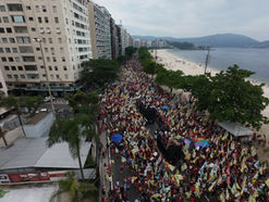 Ato pró-Lula em Niterói leva mais de 45 mil à Praia de Icaraí
