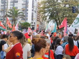 Esquerda de Niterói ocupa Icaraí em ato de apoio a Lula