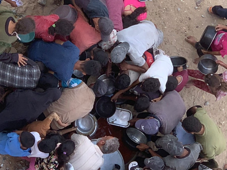 Imagem de uma cozinha de distribuição de alimentos em Gaza / @Al Mezan