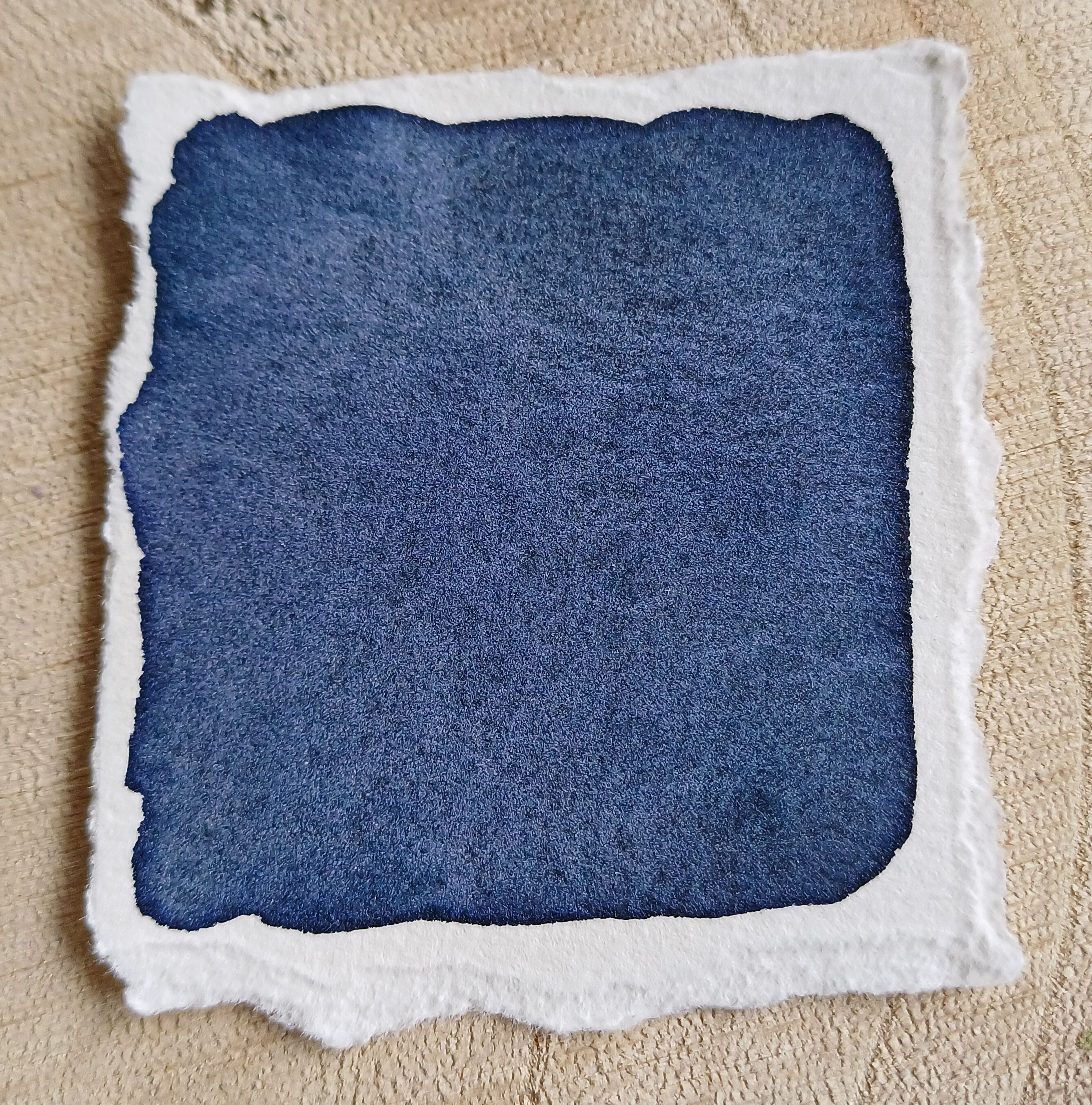Tiefblau -separierende blaue Aquarellfarbe, handgemachte Künstlerfarbe