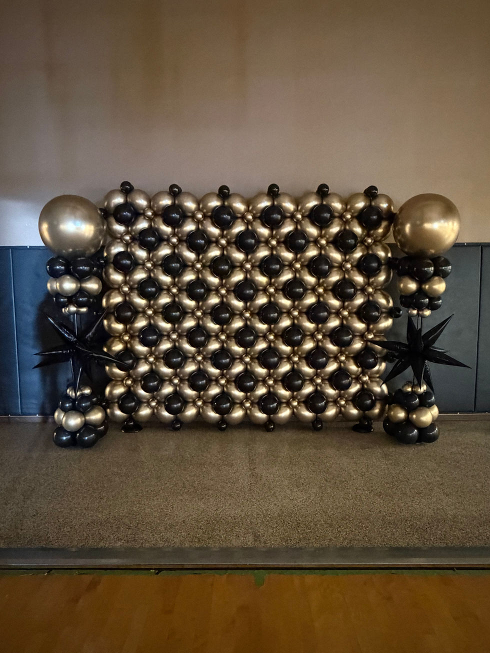 Link Balloon Wall_Gold and Black_Enchanted Theme