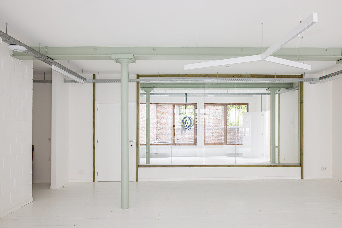 La Ligue des droits humains, la Liga voor mensen rechten et la Fédération internationale pour les droits humains ont chargé Manger Nielsen Architects, en association avec Corbisier Architectes, d'imaginer la nouvelle Maison des droits humains. Le projet consiste à rassembler pour la première fois les trois associations de défense des droits fondamentaux dans un seul bâtiment, situé à à Molenbeek-Saint-Jean. La Maison des droits humains accueille également le public pour des conférences et des formations.