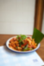 Phở bản to xào gà và tôm kiểu Thái sốt cay