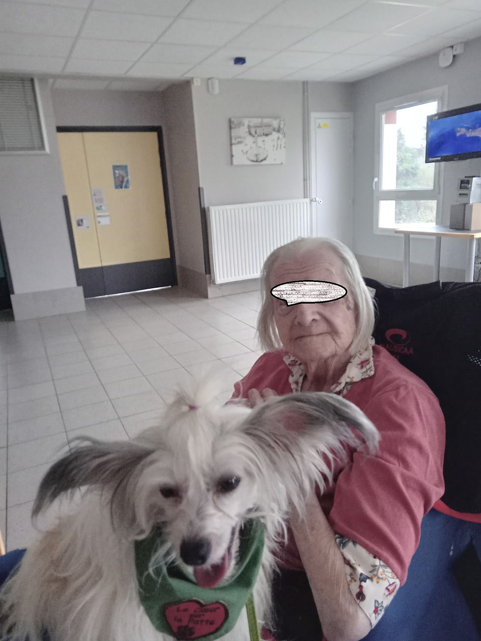 Les résidents très heureux de recevoir la visite de Népal et Twiggy à La Rive d'Or