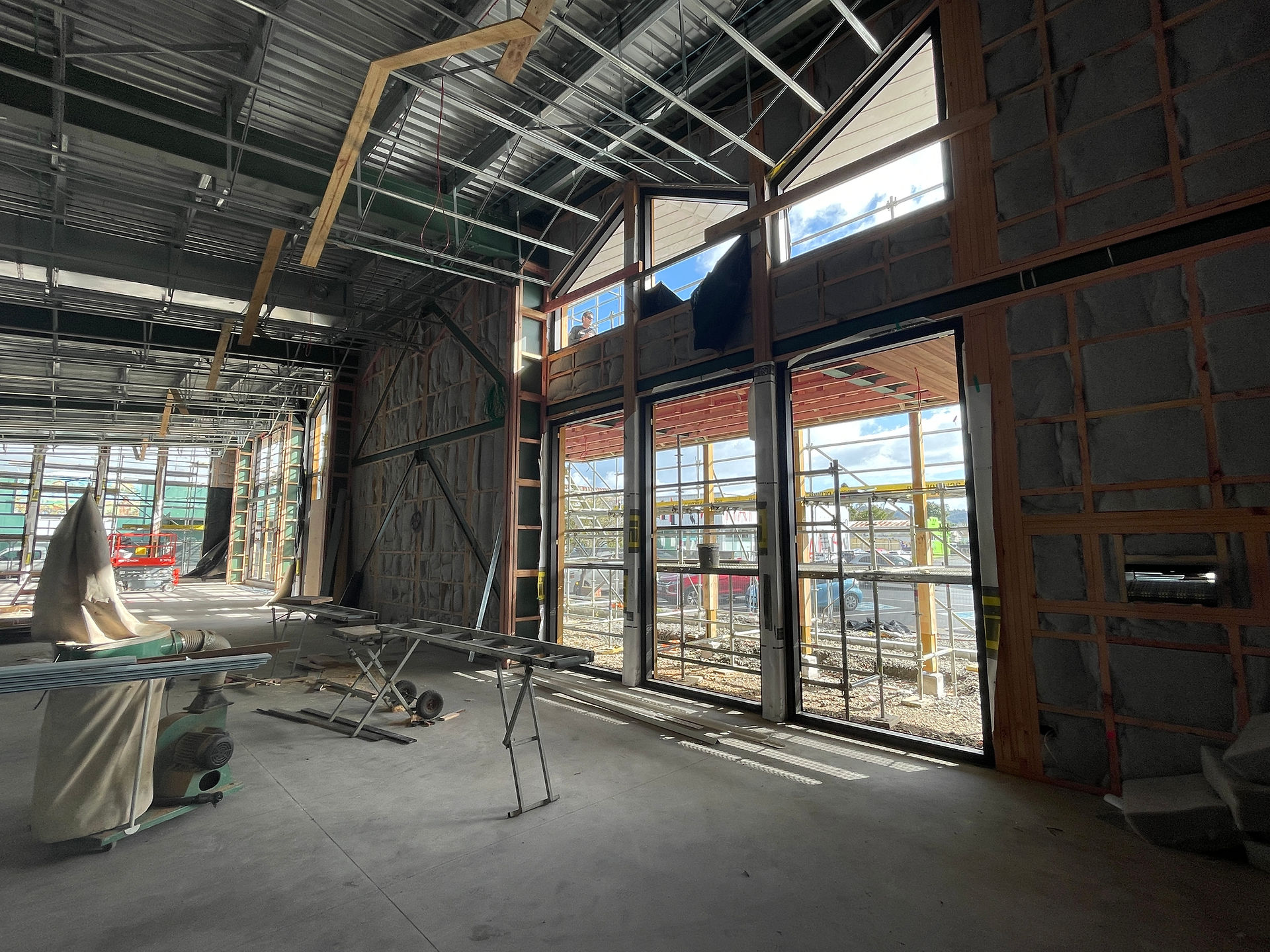  The installation of window glass will be completed in the coming weeks.