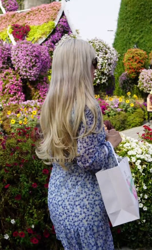Benefit Hair X @dubaimiraclegarden 💐 i just saw this Beauty @sahar__skincare__ and needed to ask her for doing a beauftiful Hair - Make Over with the Extensions of Benefit Hair 💎 doesnt she Looks Amazing with the power of the ClipIns ? I took us just 3 Minutes 🌷
