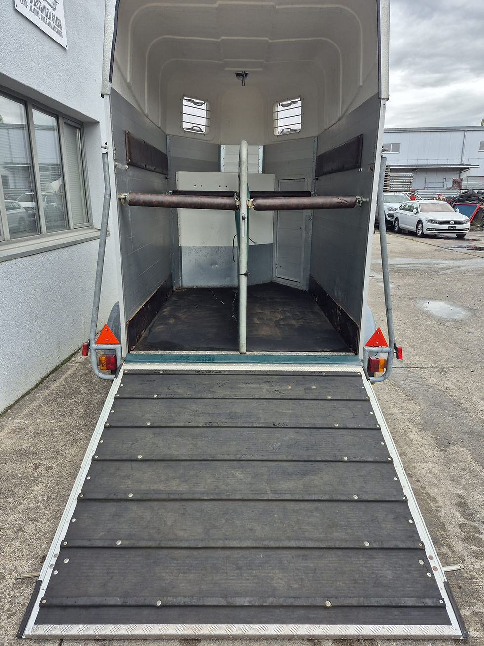 Thumbnail: Pferdetransporter Aluboden Ansicht innen