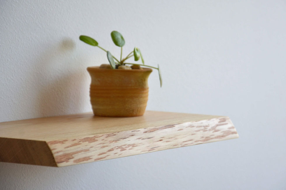 Lebegő tölgy polc természetes éllel oldalról