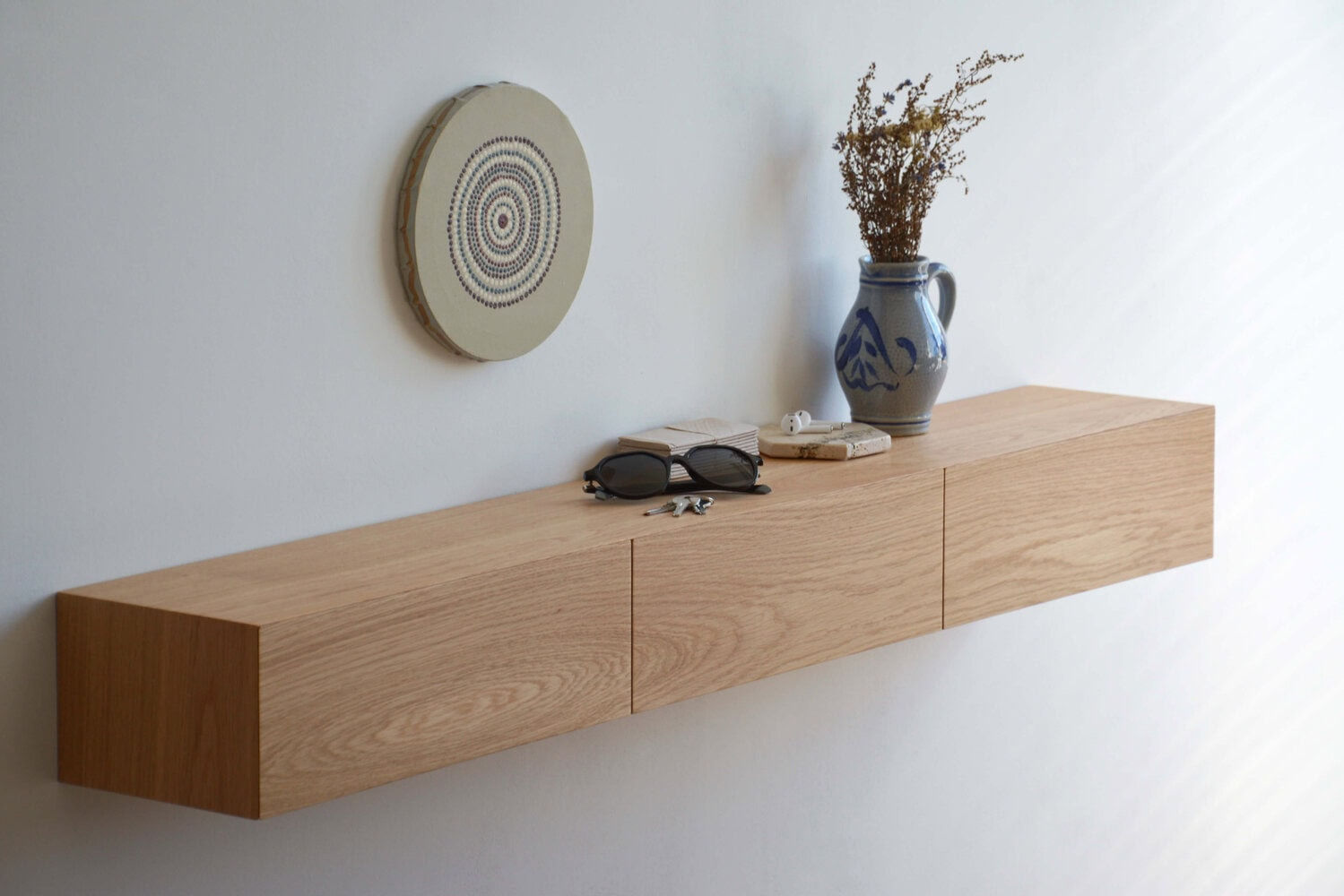 Schwebendes Wandregal aus Eiche (3 Schubladen)