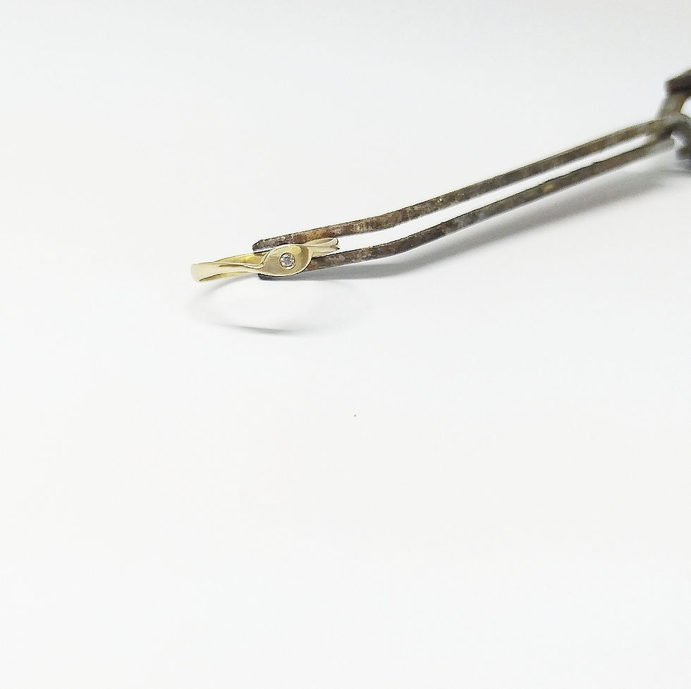 תמונה ממוזערת: טבעת עין עדינה וקלאסית משובצת יהלום