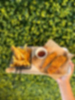 Tenders con papas fritas