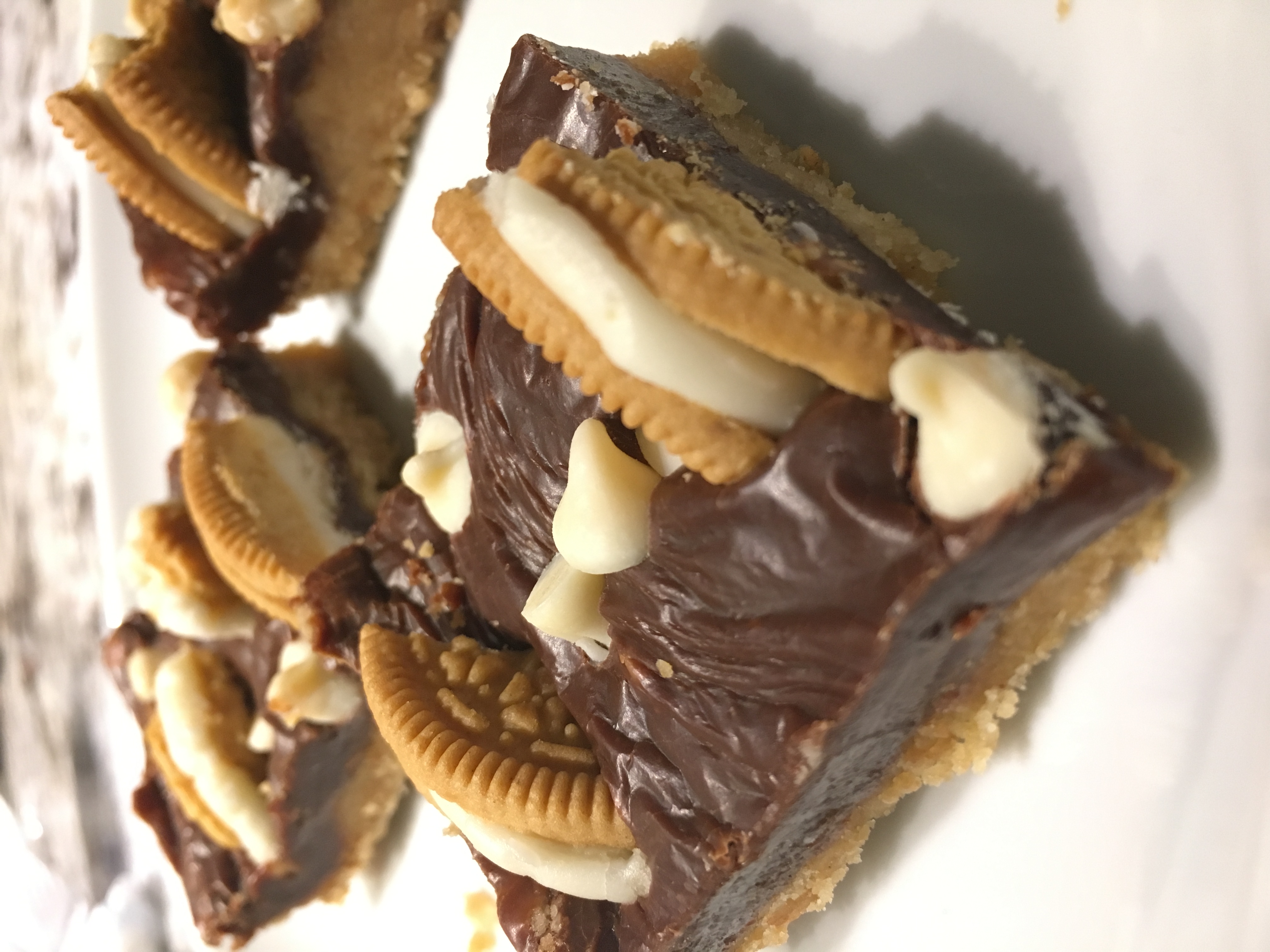 Cinnamon Bun Oreo Fudge Square