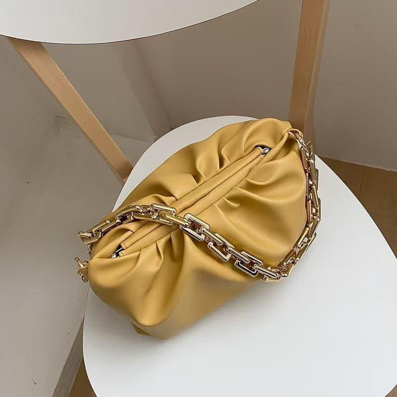 الصورة المصغرة: حقيبة كتف بسلسلة من بوتيغا