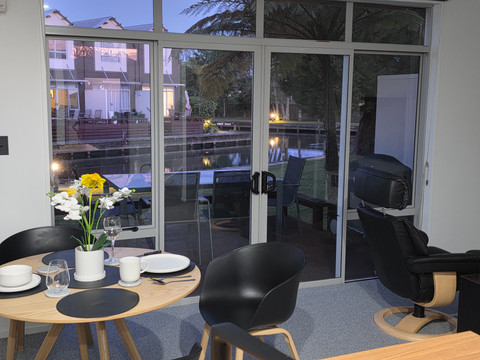 Living & Dining – Seamless Indoor-Outdoor Elegance