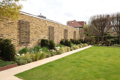 Large open-plan garden in Kew landscaped by Positive Garden