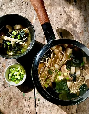 Wakame-Mushroom-Miso-Soup-vseder.webp