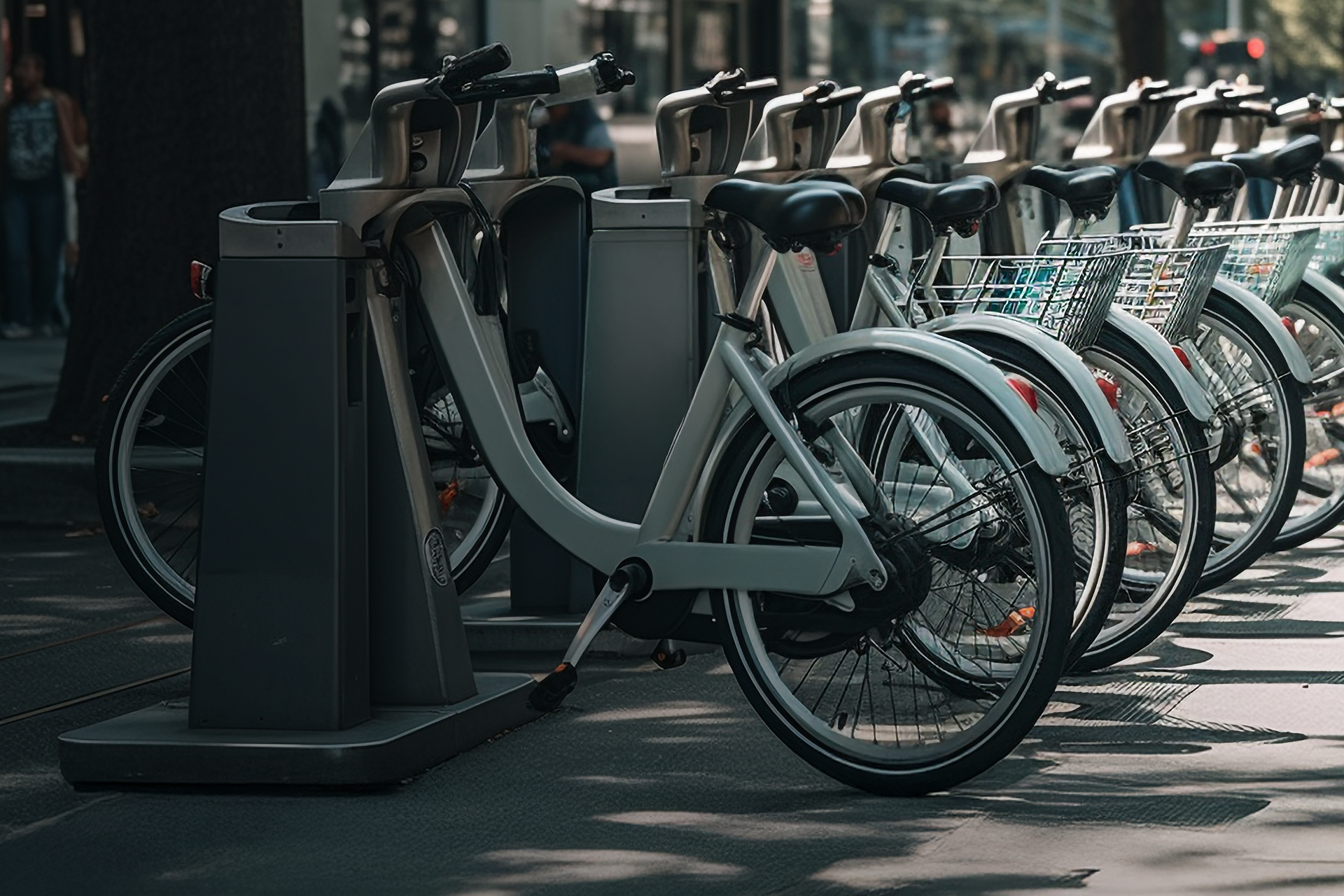 MANAGEMENT VON SHARING-DIENSTEN FÜR E-BIKES UND E-MOPEDS
