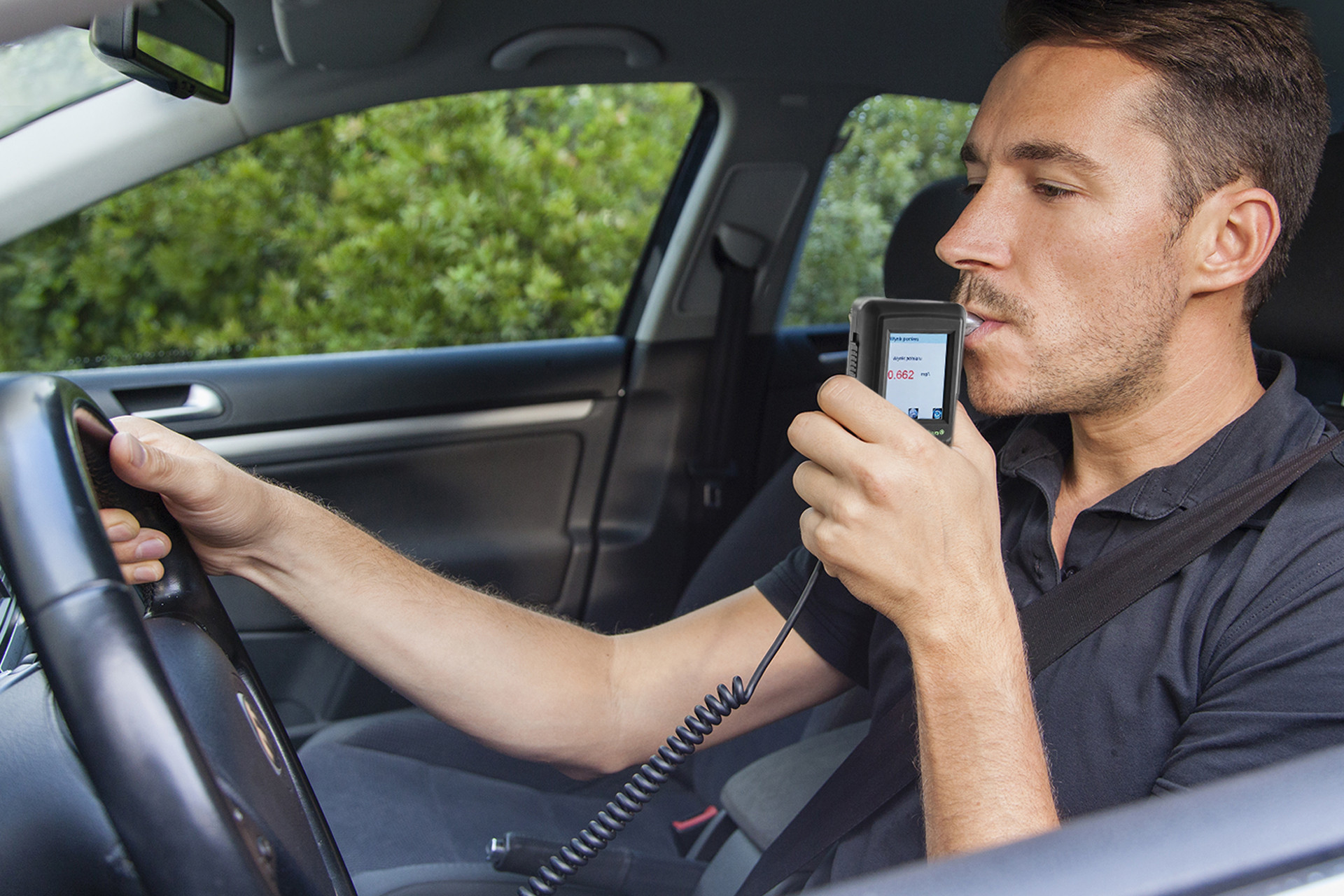 Zündwegfahrsperre mit Alkoholtester und GPS-Tracker