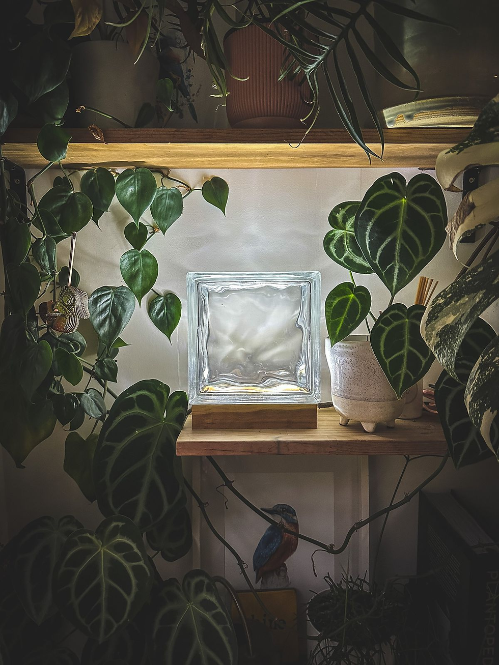 Dizajnová lampa zo skleneného bloku