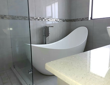 New bathroom of a double-Story house of 239 m2 in Blue Valley Estates, Centurion