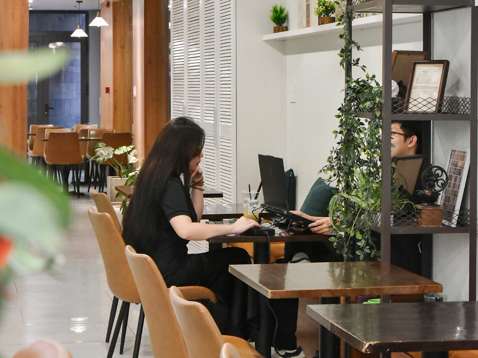 Bạn có thể ghé Mangrove Coffee & Tea hoặc đặt qua app giao hàng để thưởng thức những thức uống thơm ngon