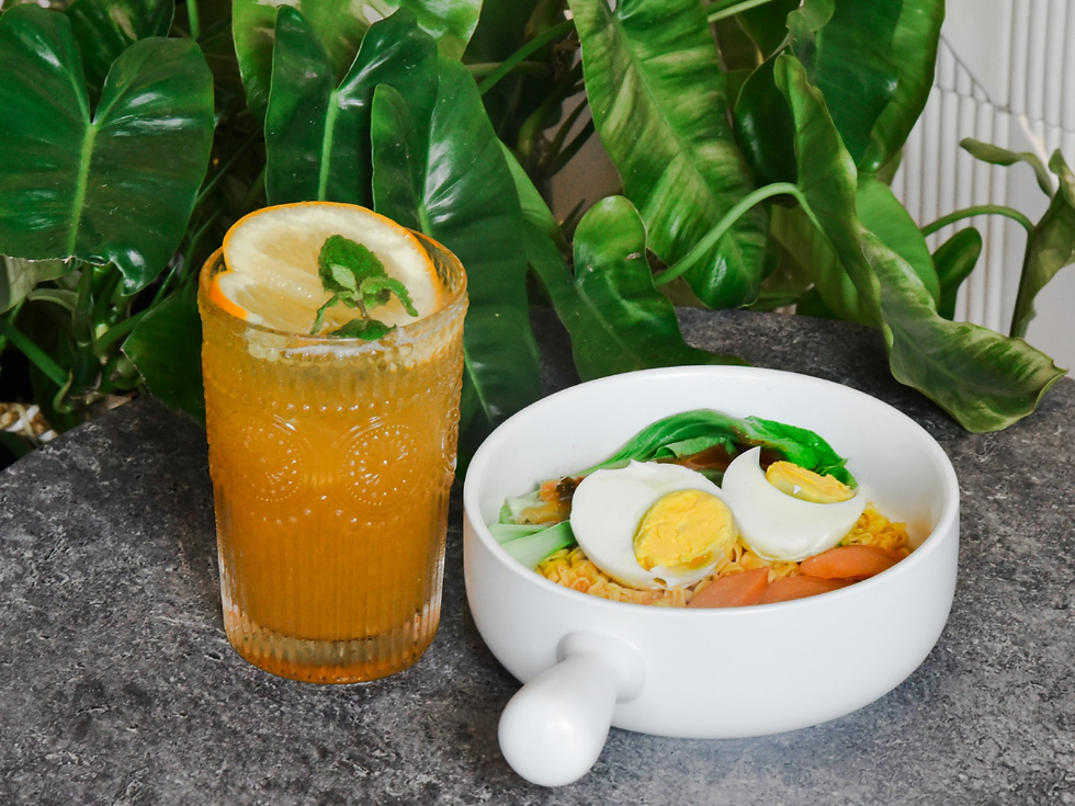 Bạn nên kết hợp một bữa sáng thanh đạm cùng thức uống yêu thích để tạo ra năng lượng cho ngày dài