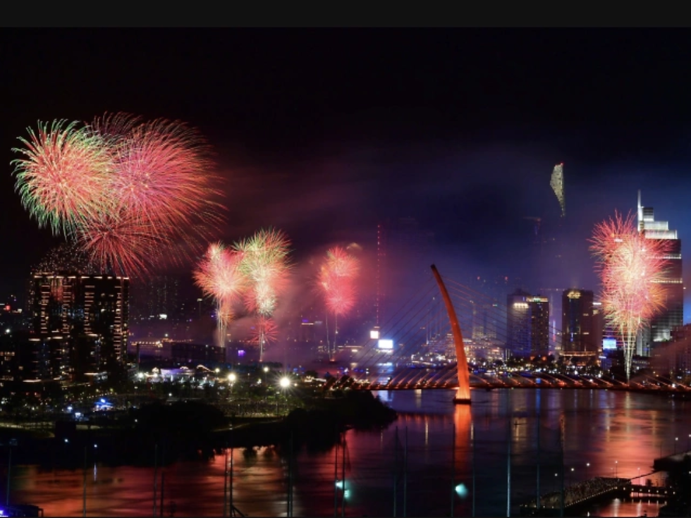 Công viên Bờ sông Sài Gòn là điểm ngắm pháo hoa lý tưởng với tầm nhìn bao quát