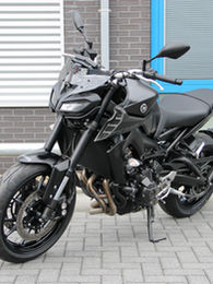 MT‑09 Tech Black 2020 zijkant links Yamaha MT‑09 2020 linkerzijde in Tech Black met nieuwe banden en topstaat afwerking