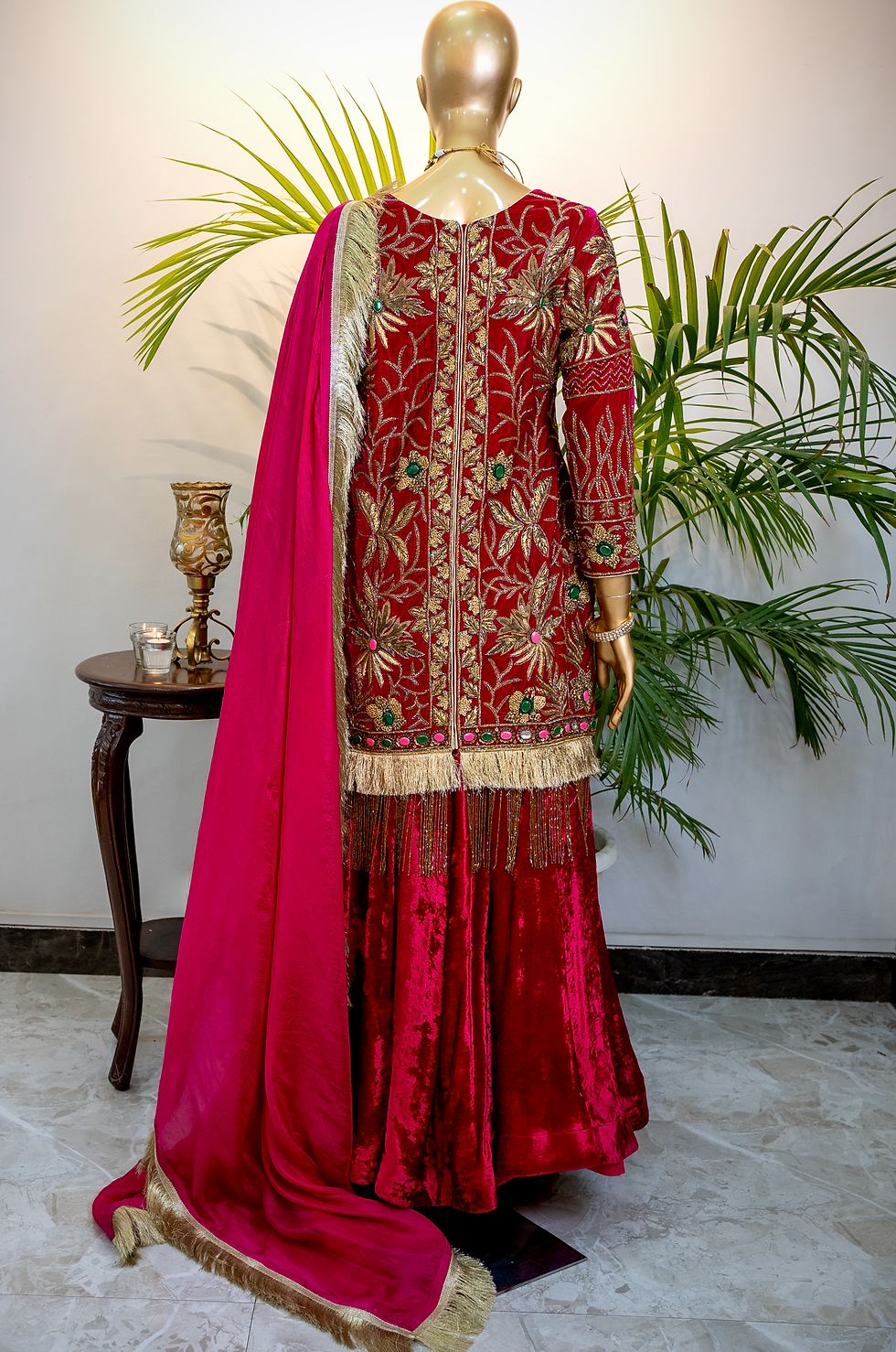 Miniaturbild: Hot Pink Pure Velvet Lehenga Set