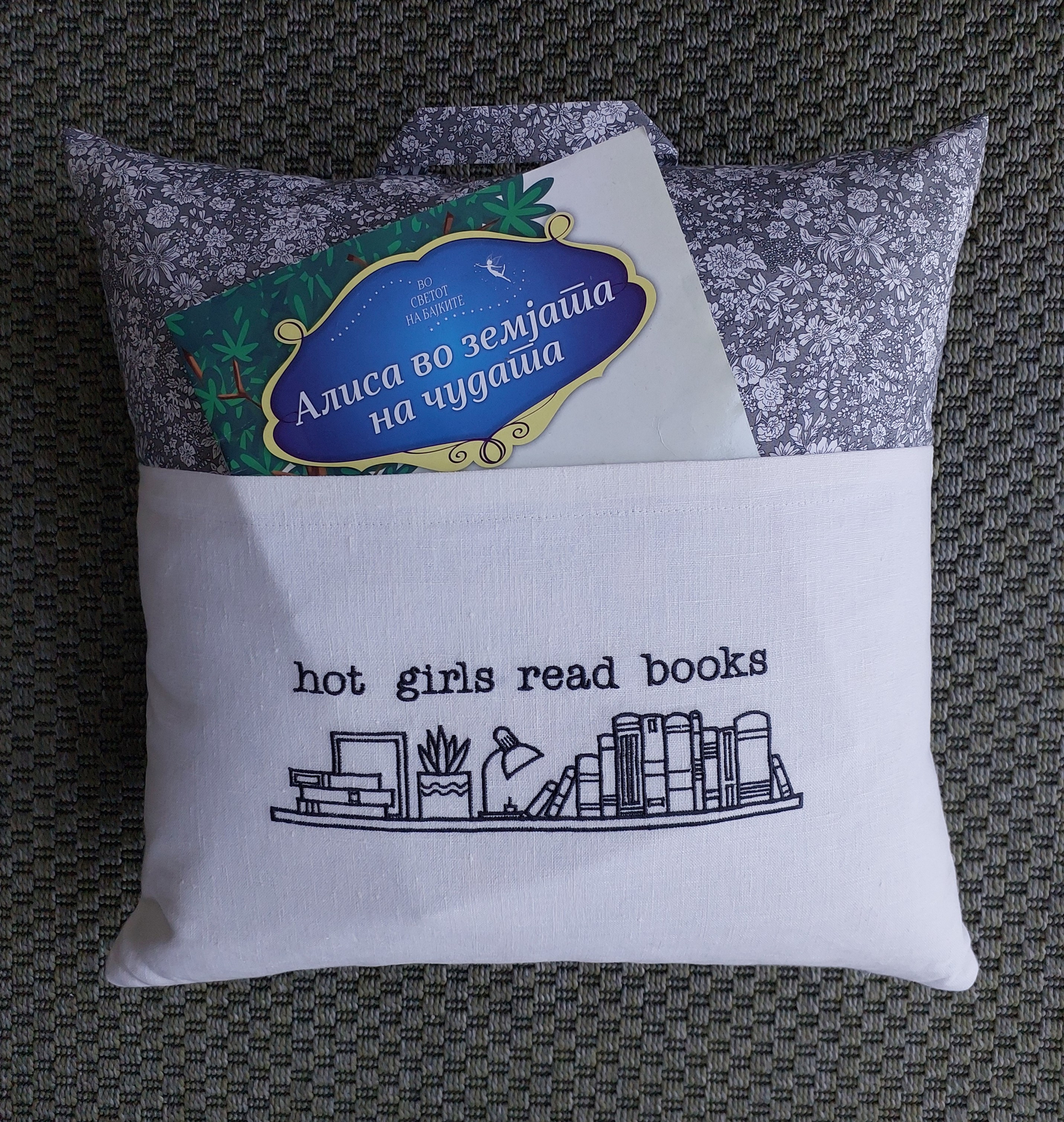Book lovers Cushion