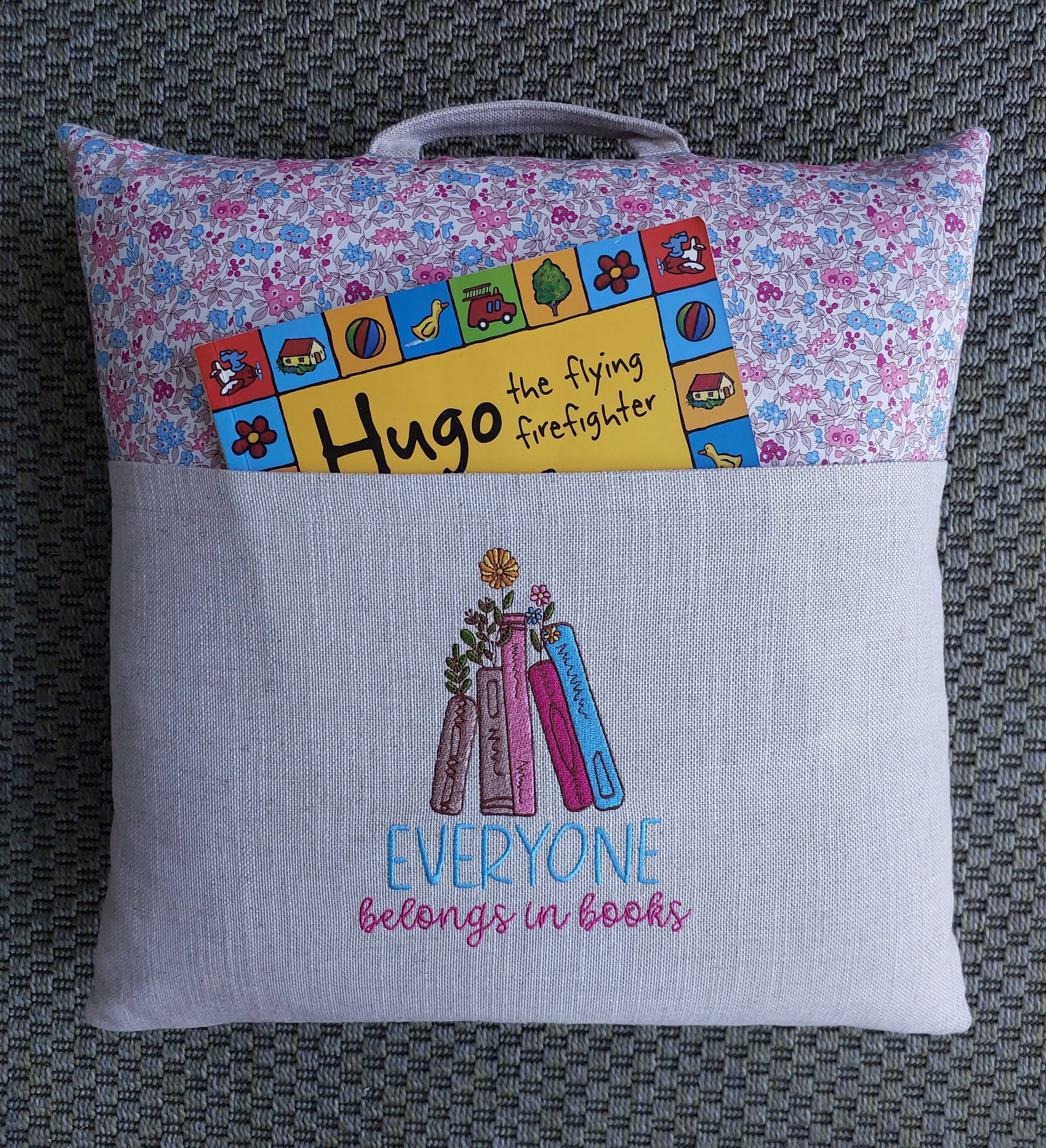 Book lovers Cushion