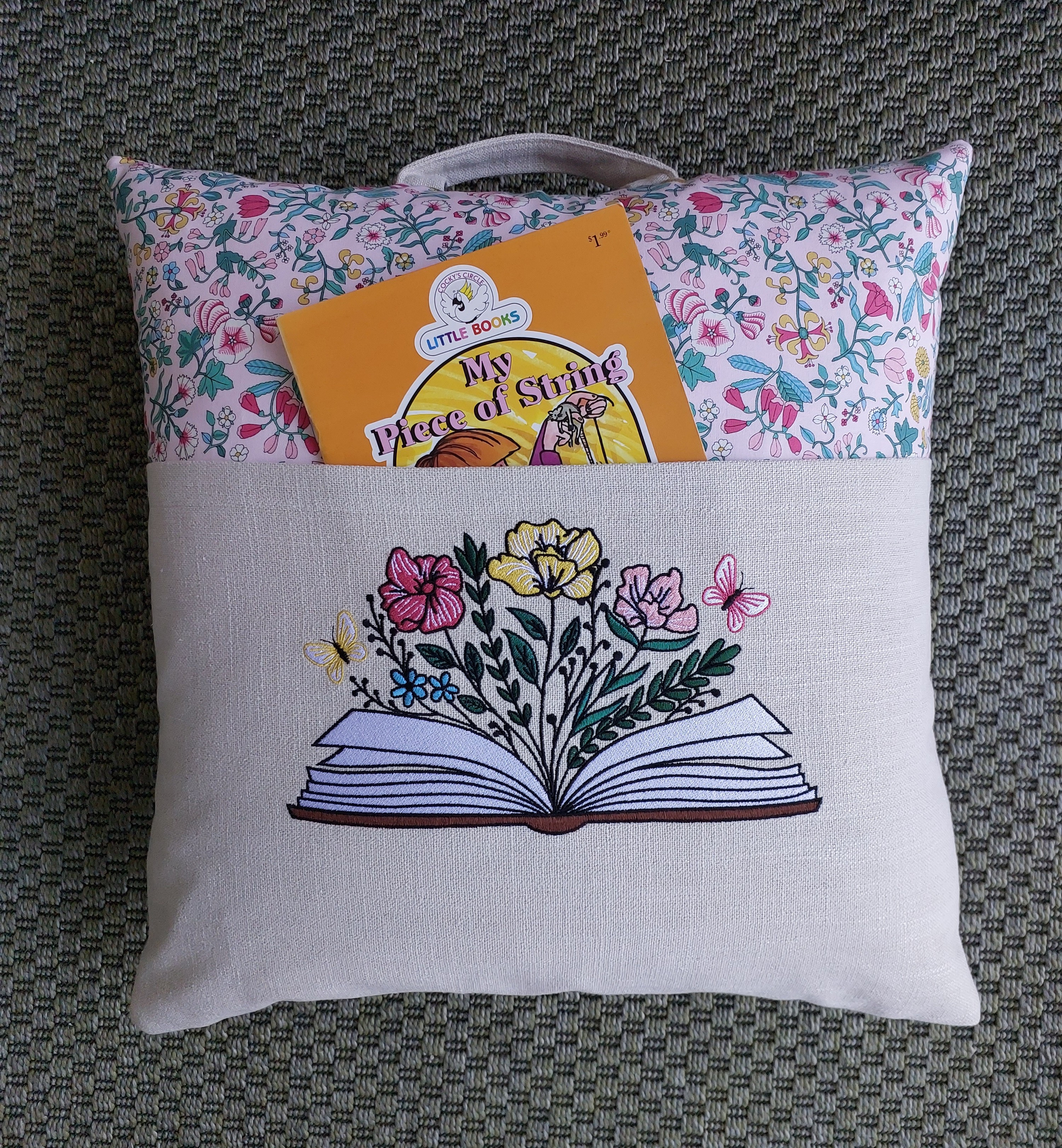 Book lovers Cushion