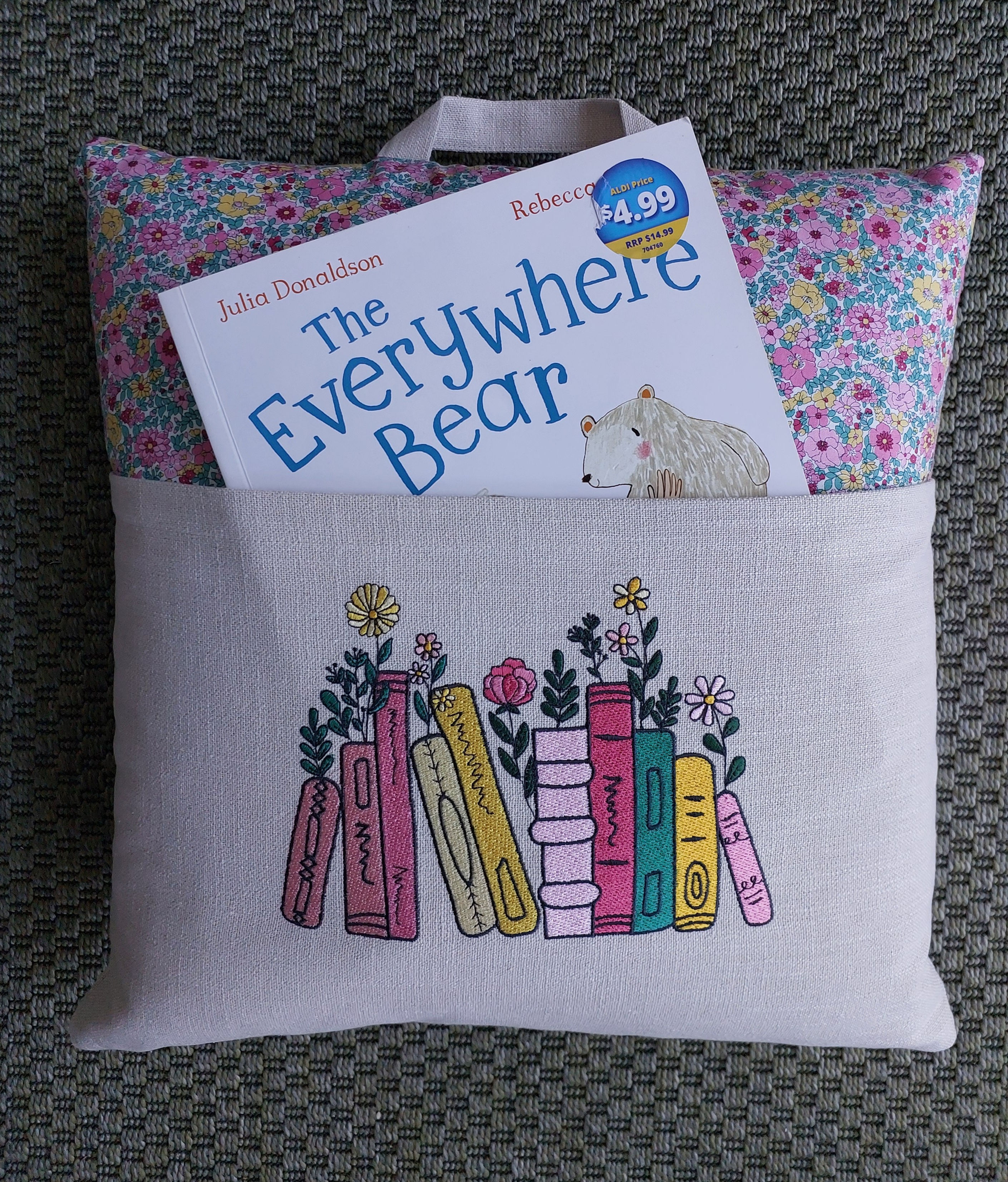Book lovers Cushion