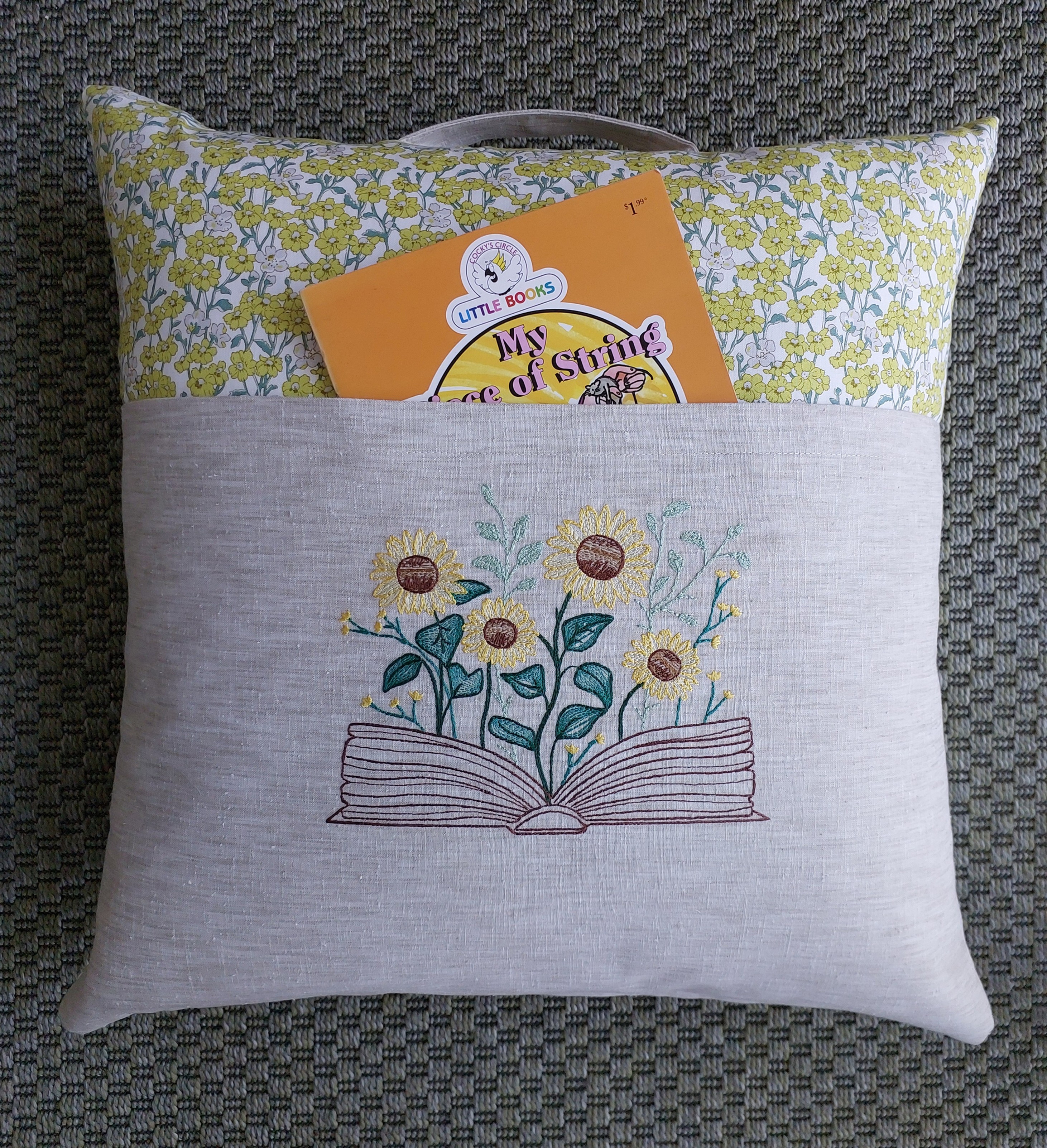 Book lovers Cushion