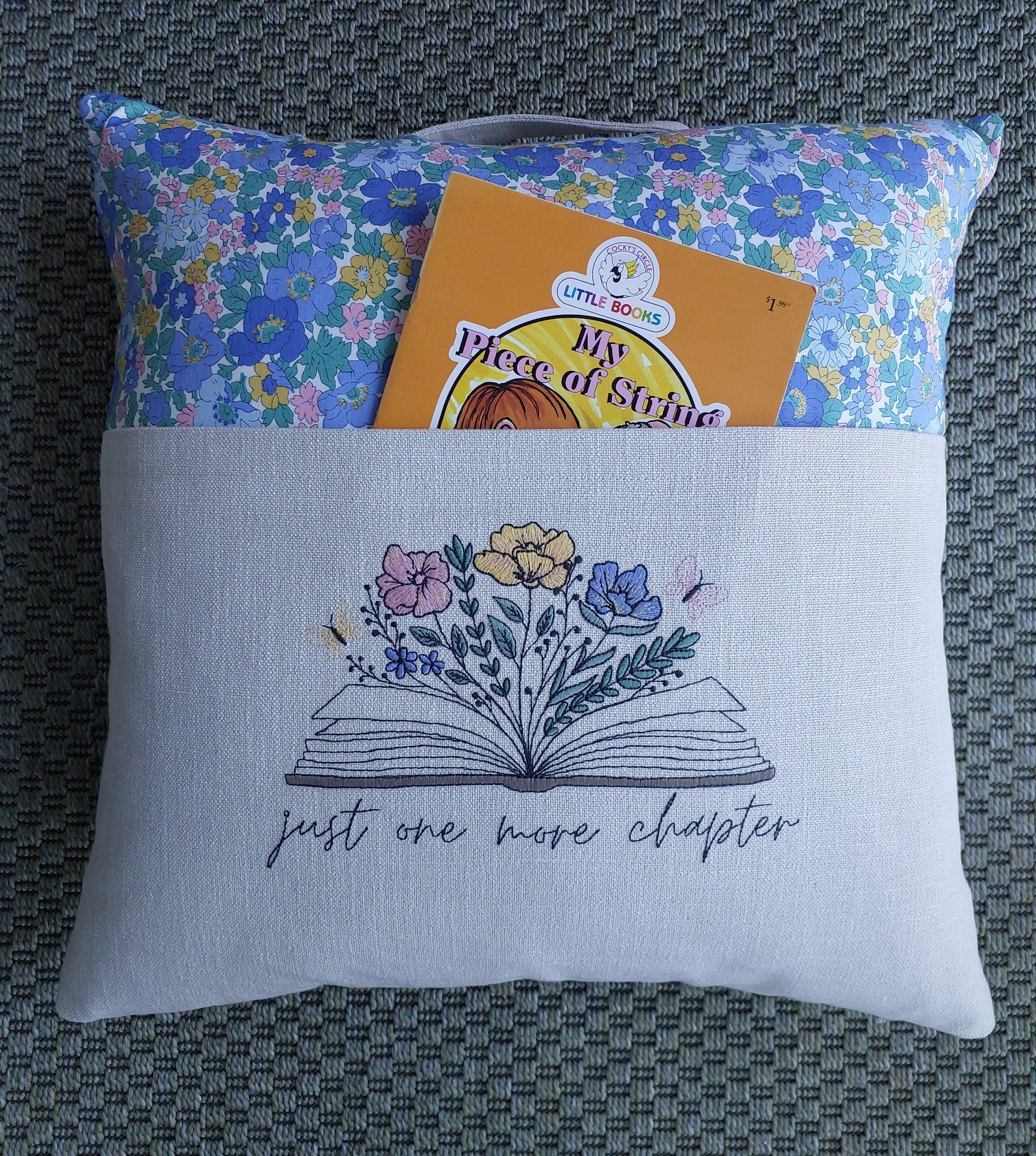 Book lovers Cushion