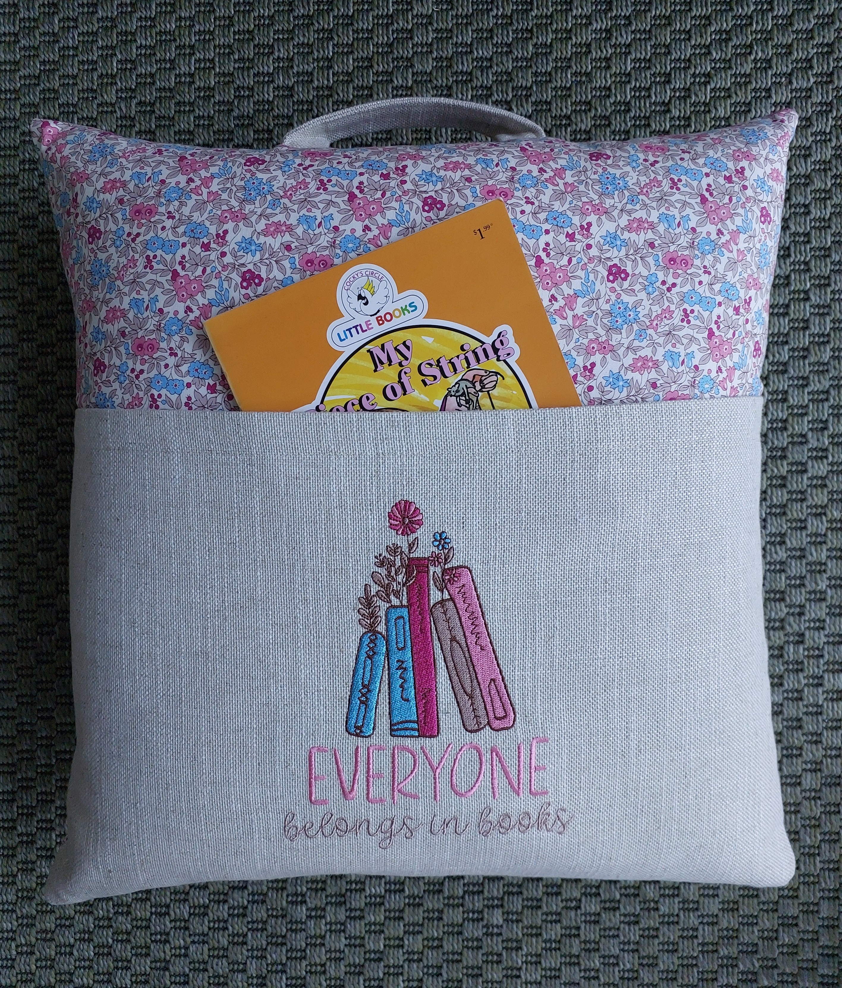 Book lovers Cushion