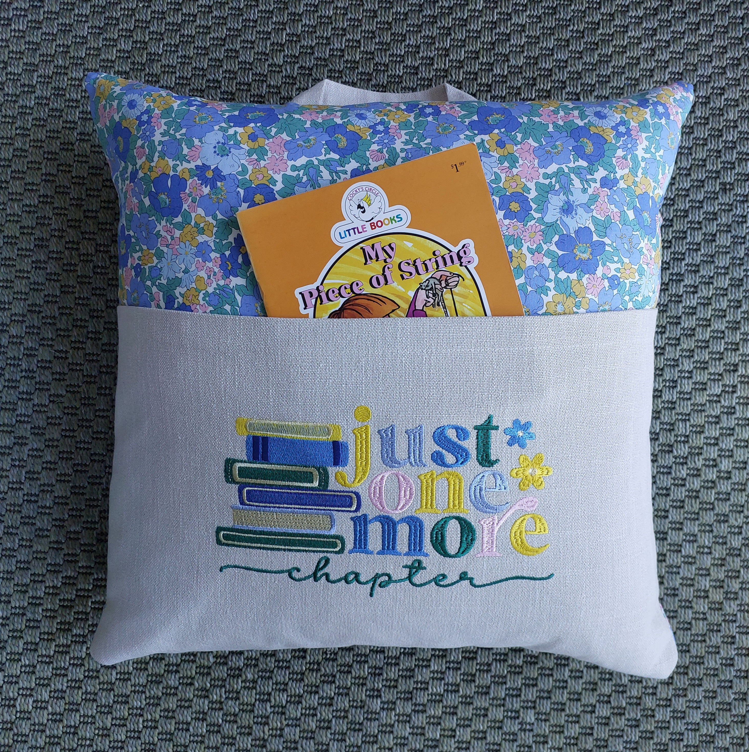 Book lovers Cushion