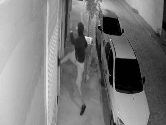 Criminosos armados invadem residência e fazem arrastão em Extremoz