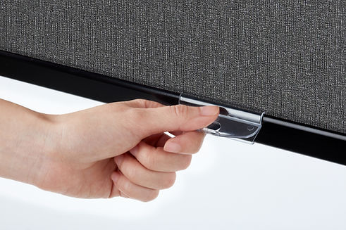 RollerShade_handle_operating_181002.jpg
