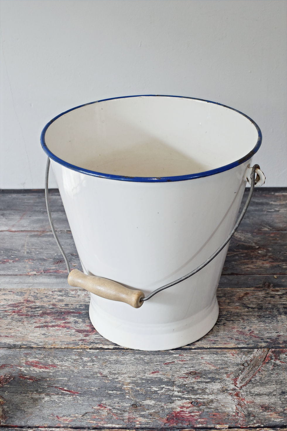 Thumbnail: Enamel Bucket White