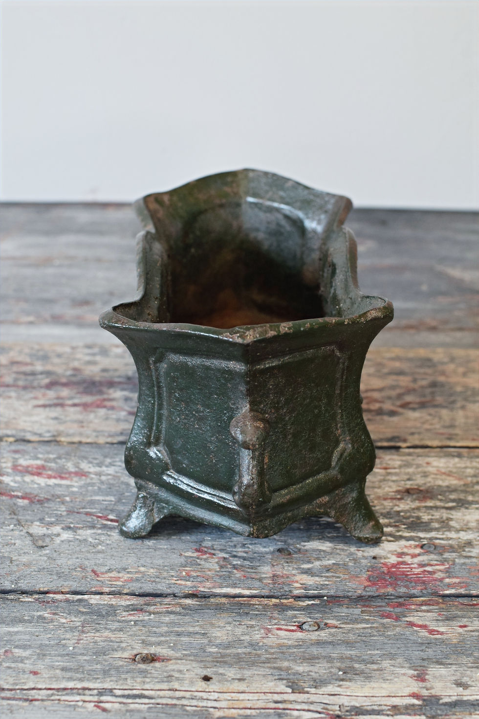 Thumbnail: Jardiniere planter side view