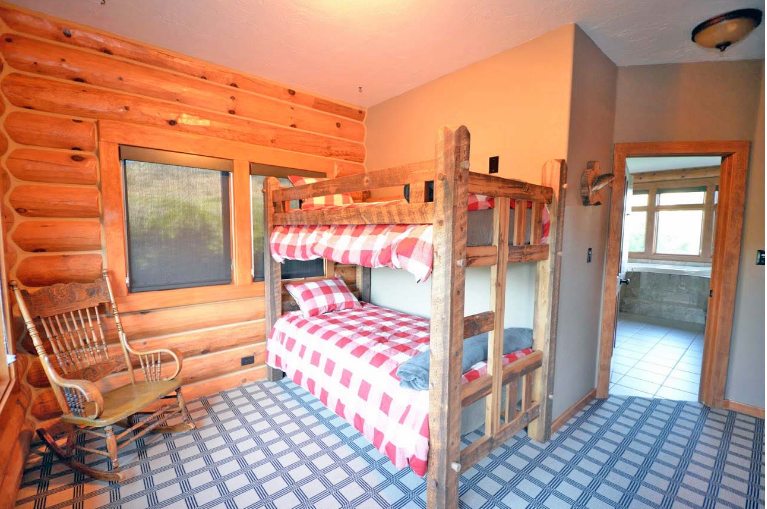 Thumbnail: Cheap Black Bear hunts out of a Lodge