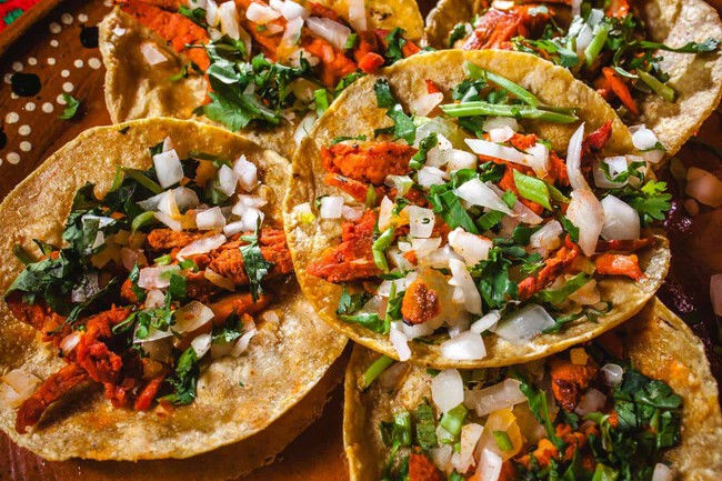 TACOS AL PASTOR VS. “SNACKS SALUDABLES”: ESTUDIO MEXICANO PONE EN DUDA LOS MITOS DE LA ALIMENTACIÓN MODERNA