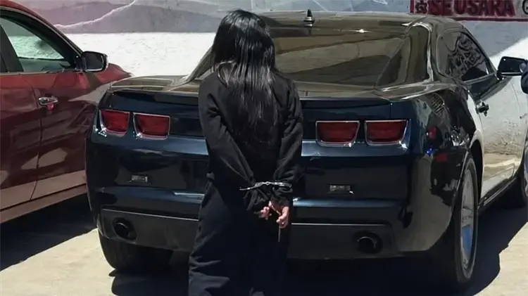 DETIENEN A MUJER ESTADOUNIDENSE TRAS ALTERCADO VIAL EN FILA HACIA ESTADOS UNIDOS EN NOGALES
