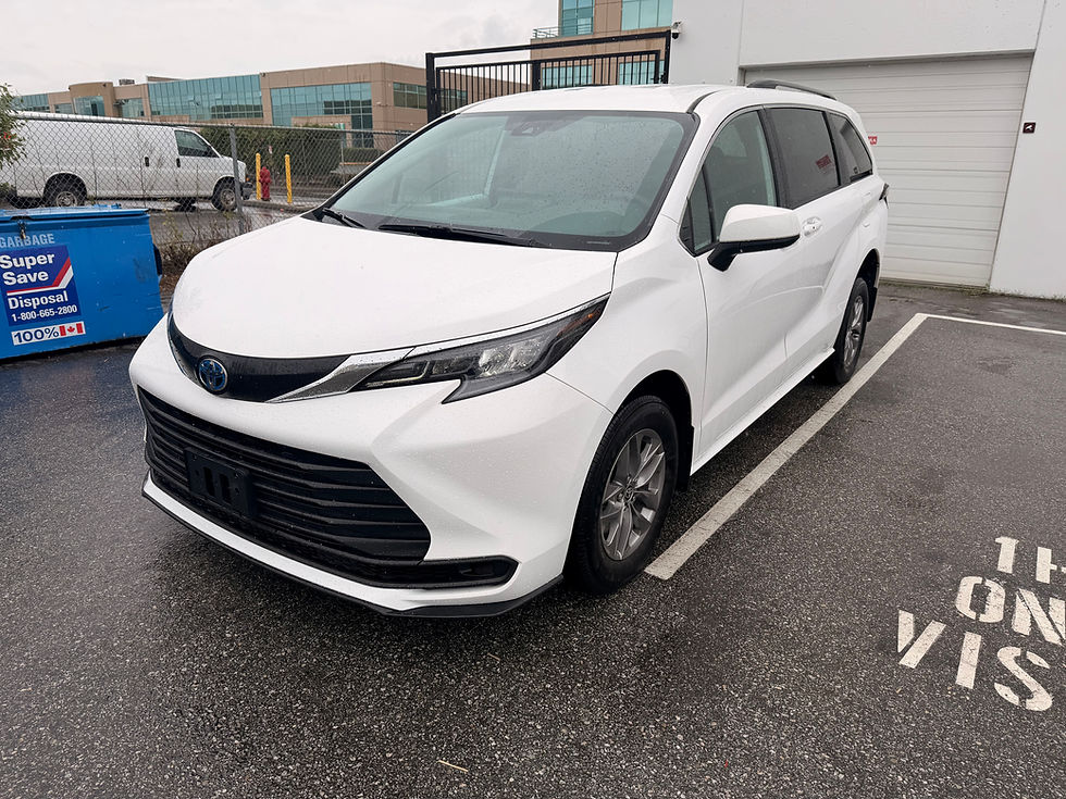 Thumbnail: 2025 Toyota Sienna 
