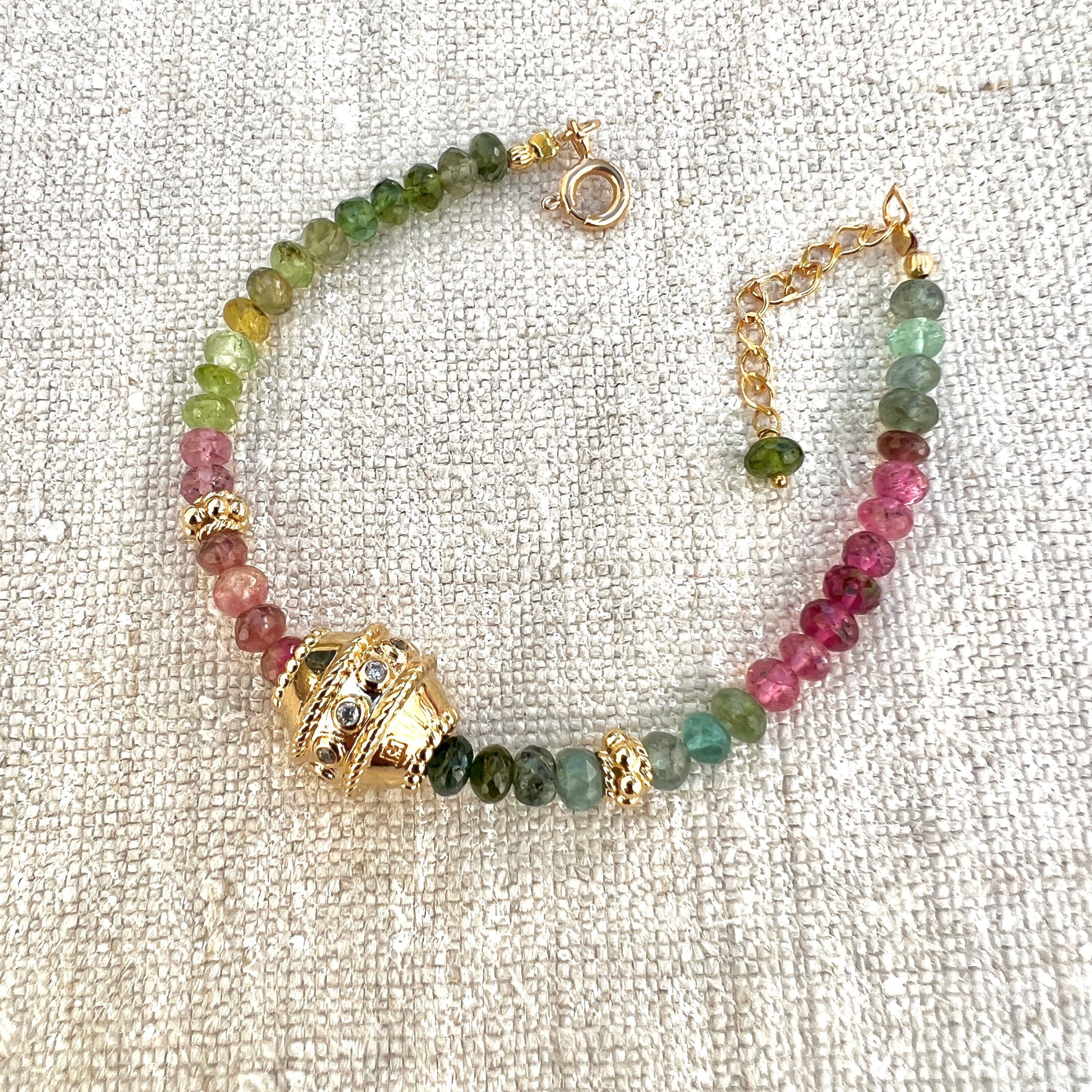 Bijoux, bracelet en plaqué or 18 carats 3 microns et pierres semi-précieuses Tourmaline multicolore, fabrication artisanale, créatrice bijoux